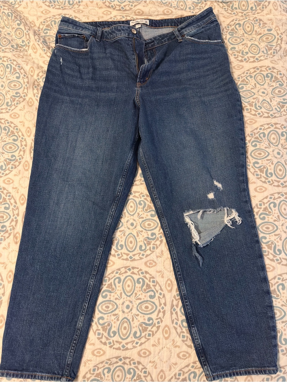 Abercrombie & Fitch Women's High Rise The Mom jeans, Curve Love 33 Long/18 Long
